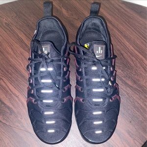 Nike Air Vapormax plus Black Noble Red